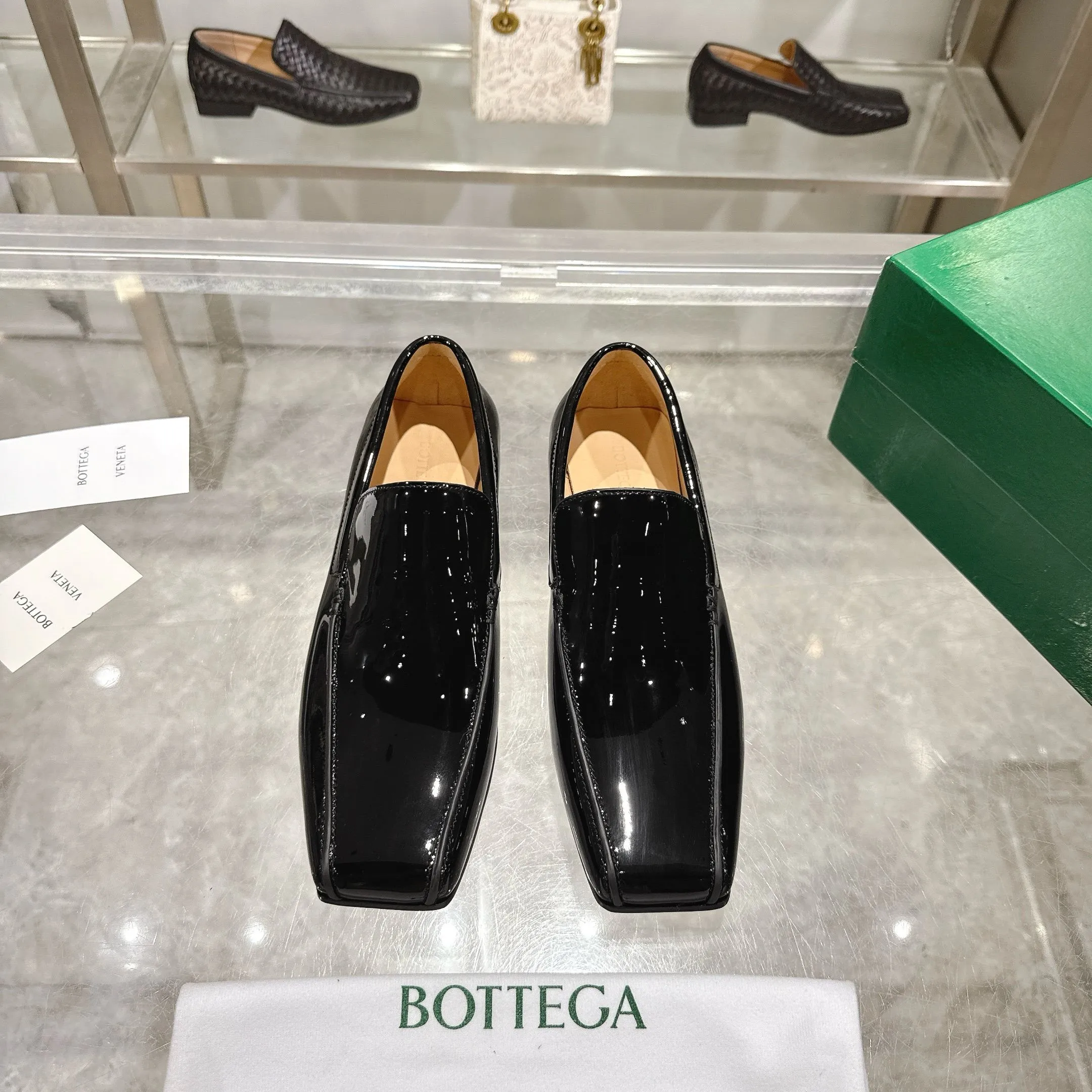 [BV] Top P: 860💰 Couple model, Size: Women 35-39, Men 39--44 (Female 40.41. Men 38. 45, non-refundable) Bottega Veneta 2025 Autumn Counter Synchronous Couple Model Bottega Veneta square-toe low-heeled shoes woven from mixed-breed sheep! Patent leather matching! Low-key luxury and solid color! Leather outsole! [Rose][Rose]! Purely hand-woven and operated, the original board is reproduced one-to-one! quality assurance!